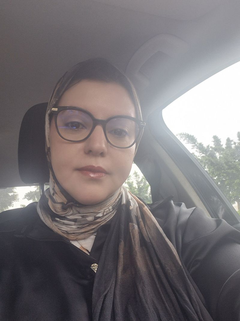 Loubna, 45