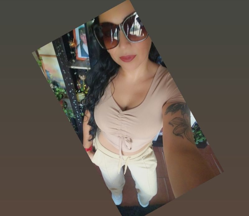 Angela, 37