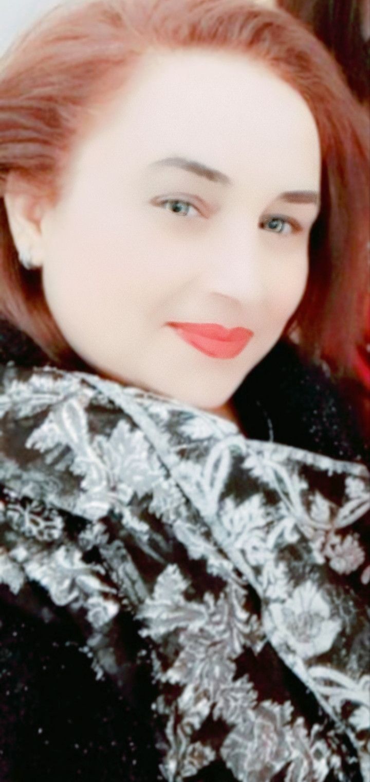 Nazia, 43