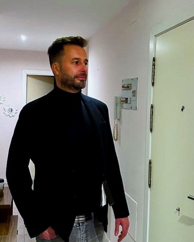 Jose, 43