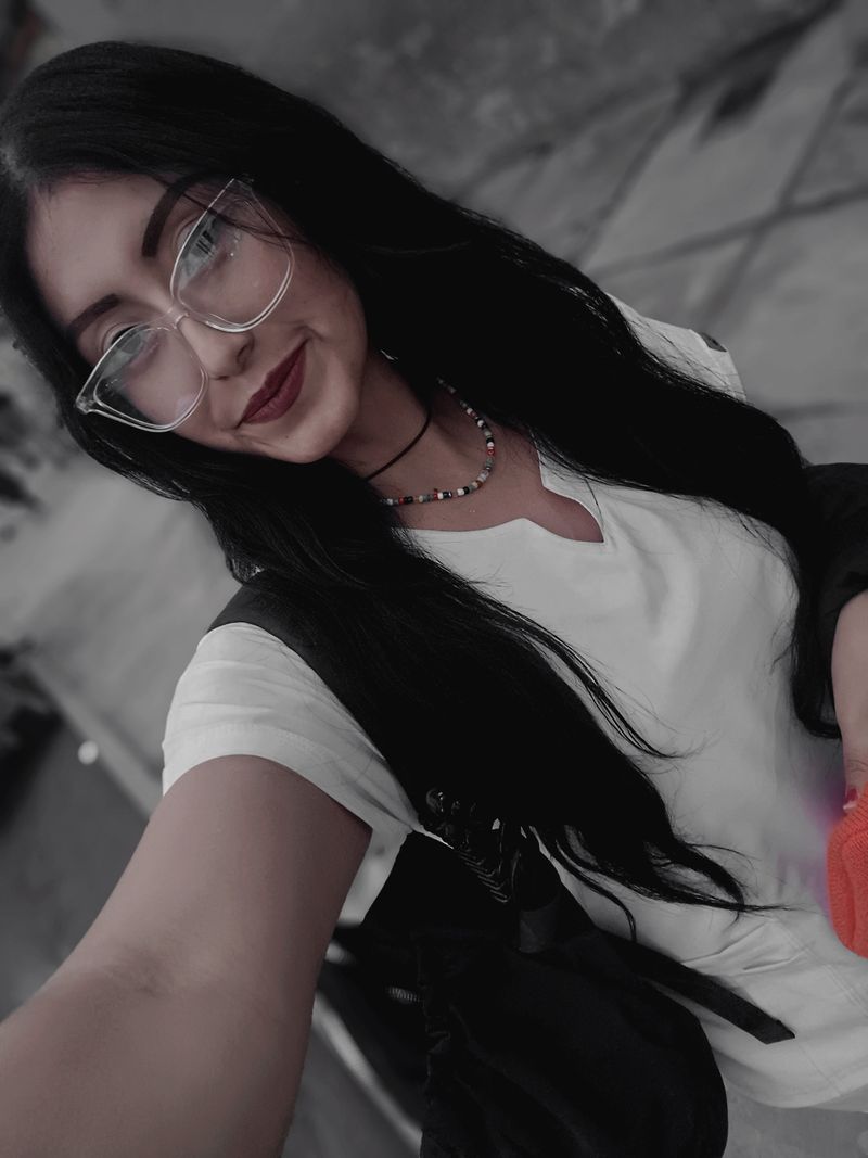 Mia, 30