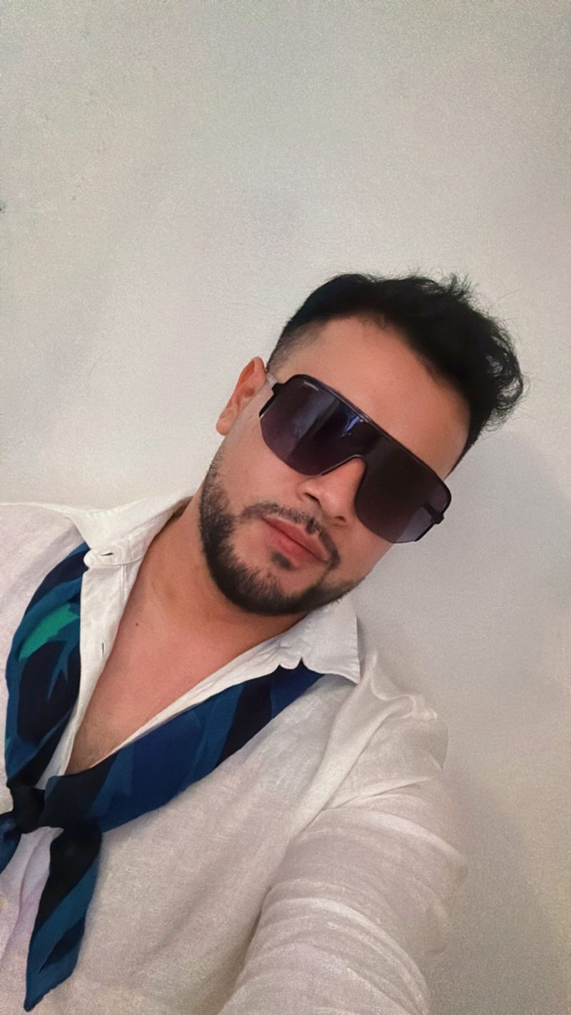 Daniel, 34