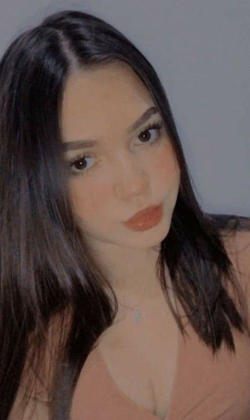 Lesly, 32