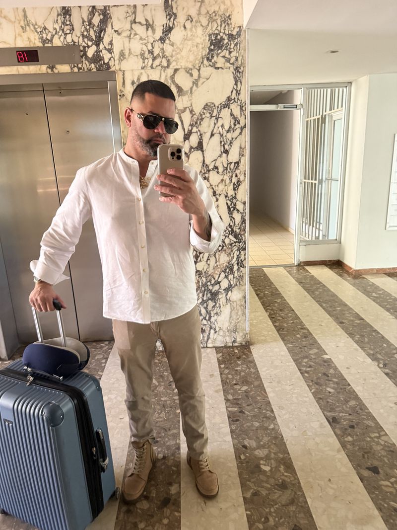 Luis, 43