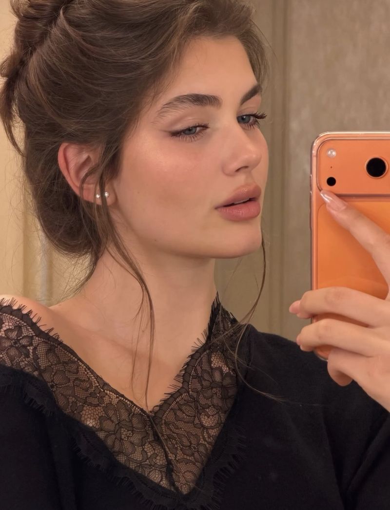 Ангелина, 19