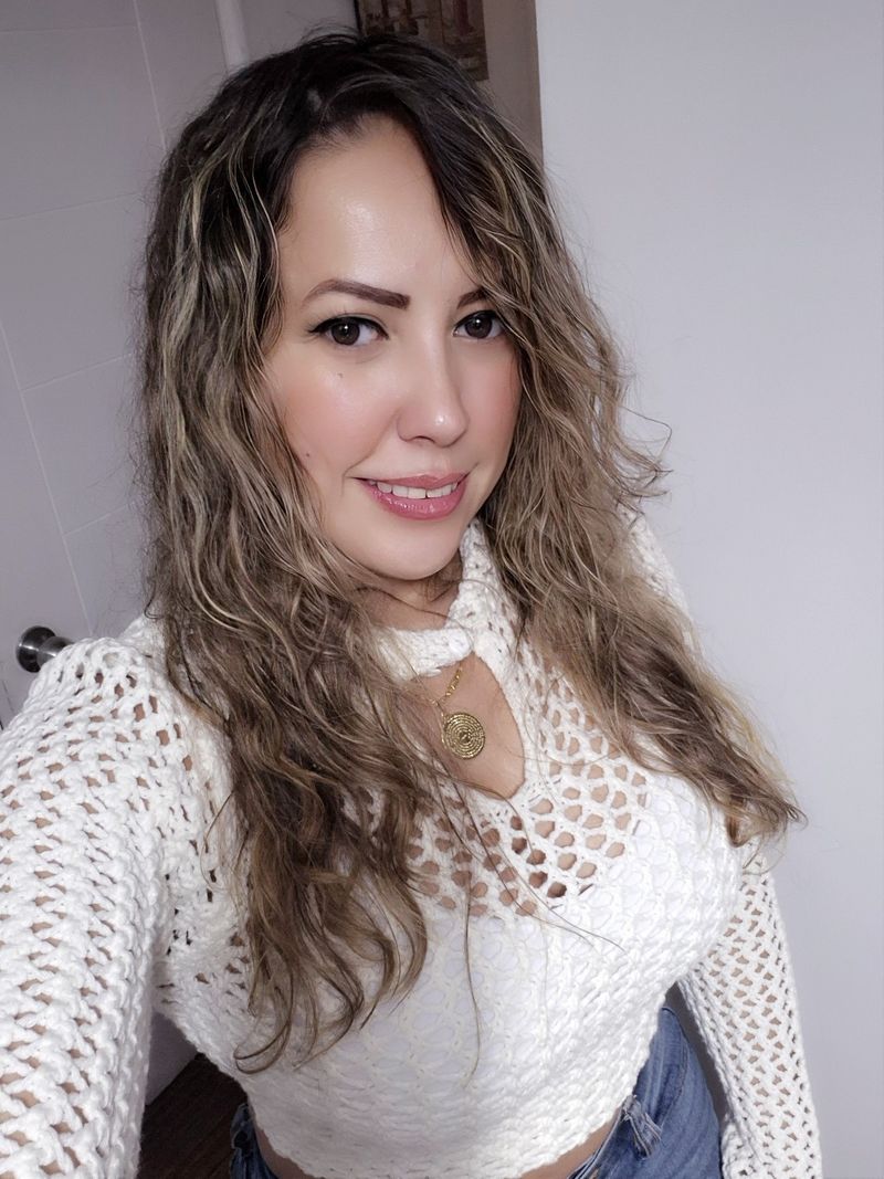 Andrea, 43