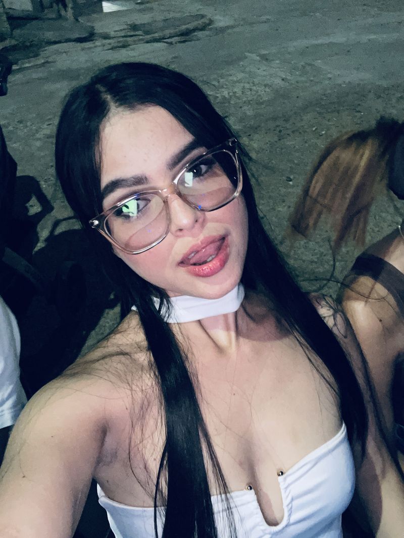 Nina, 20