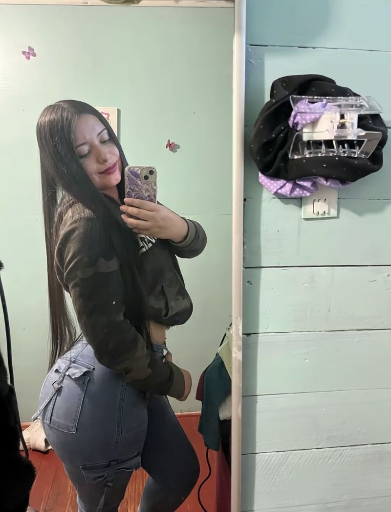 Fernanda, 24
