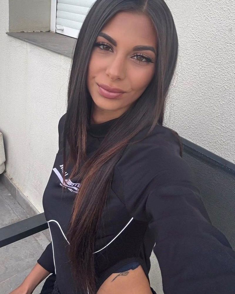 Claudia, 26