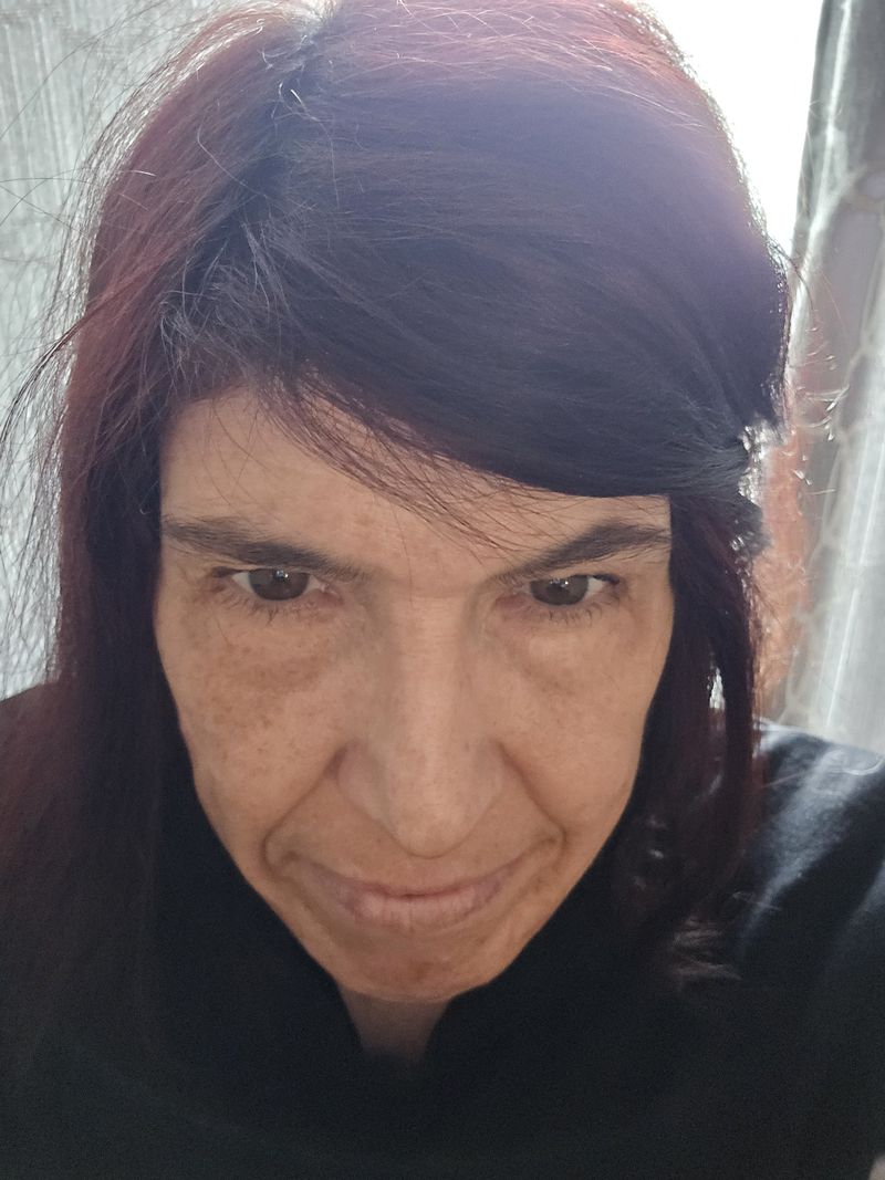 Julie, 48
