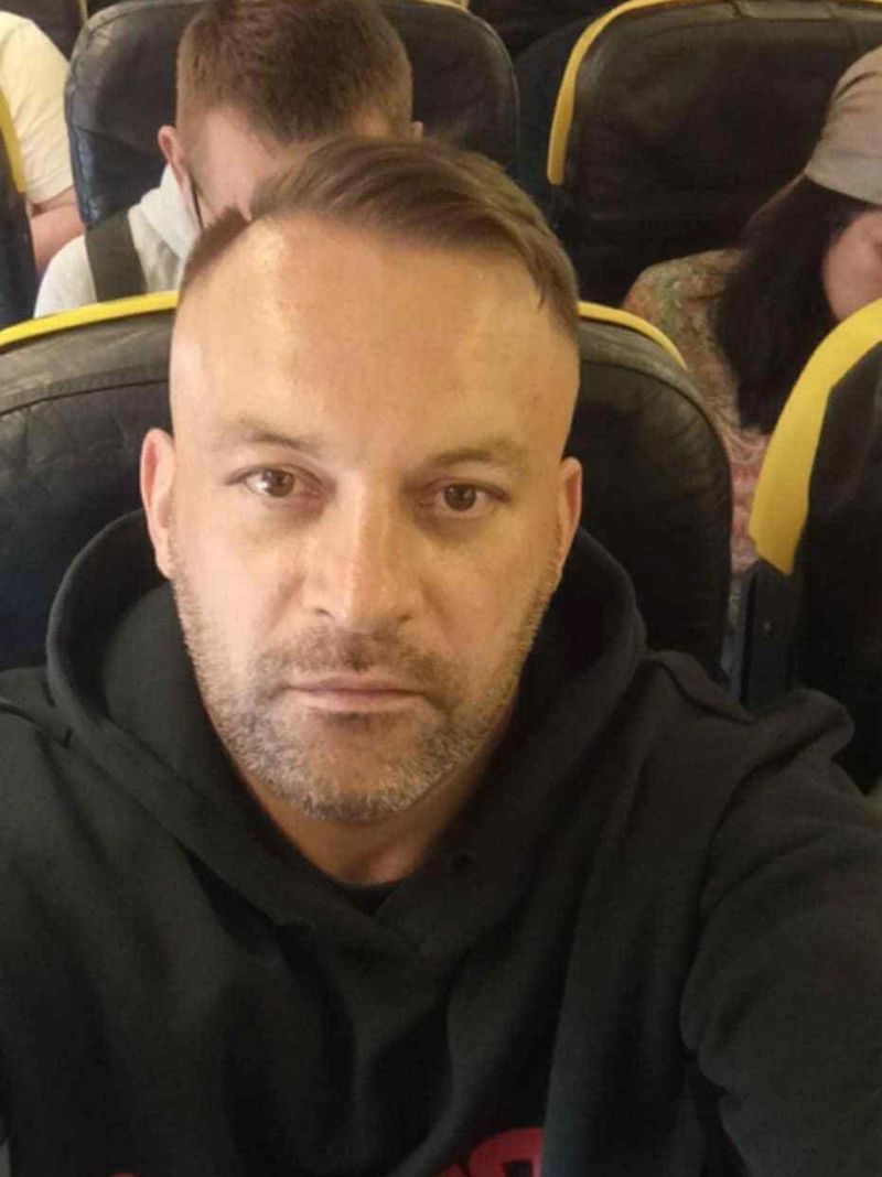 Thomas, 41