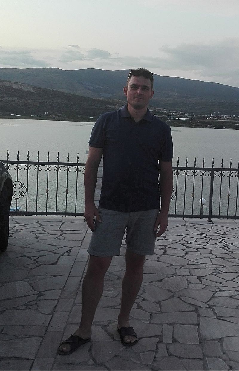 Piotr, 48