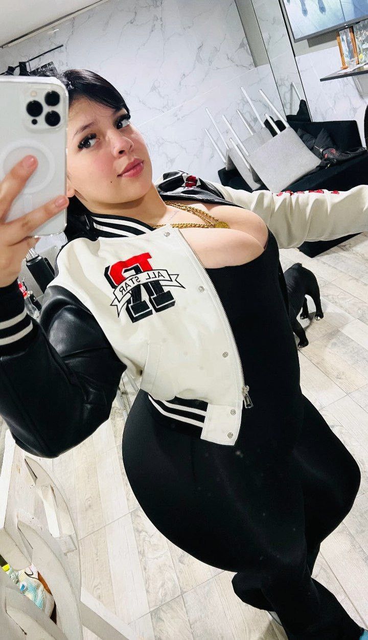 Agustina, 27