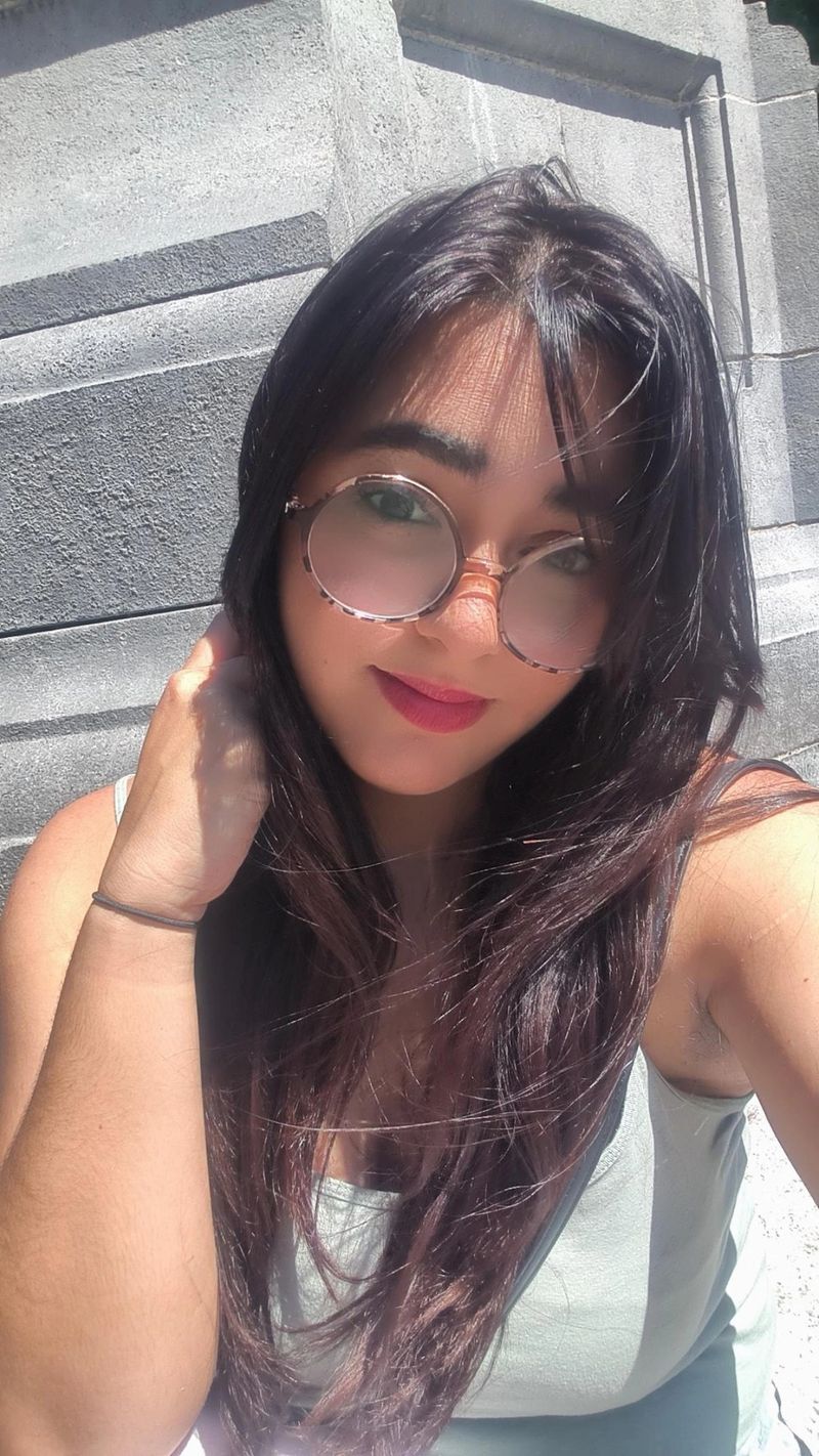 Gabi, 29