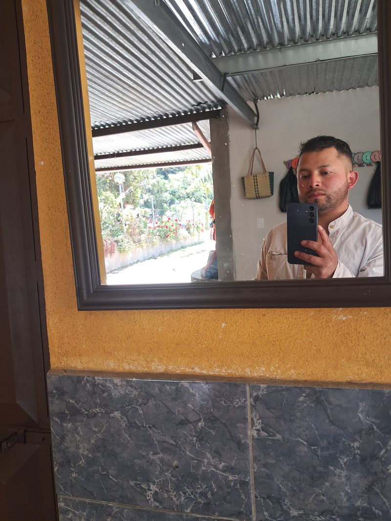 Edgar, 32