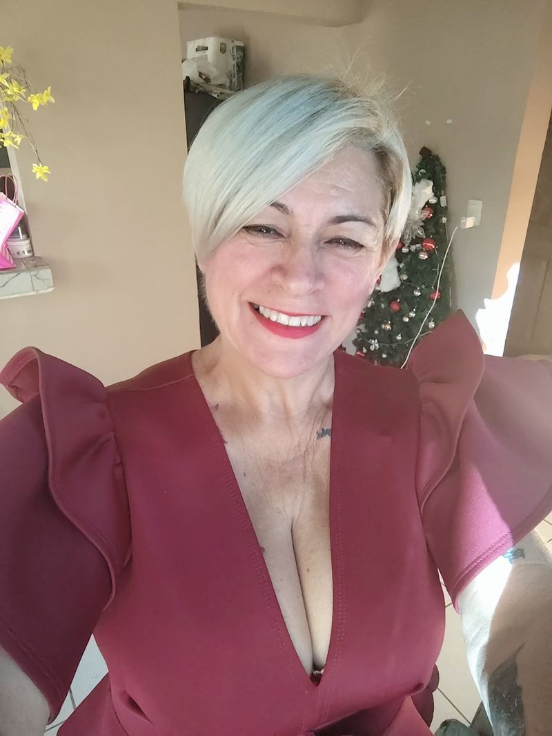 Claudia, 59