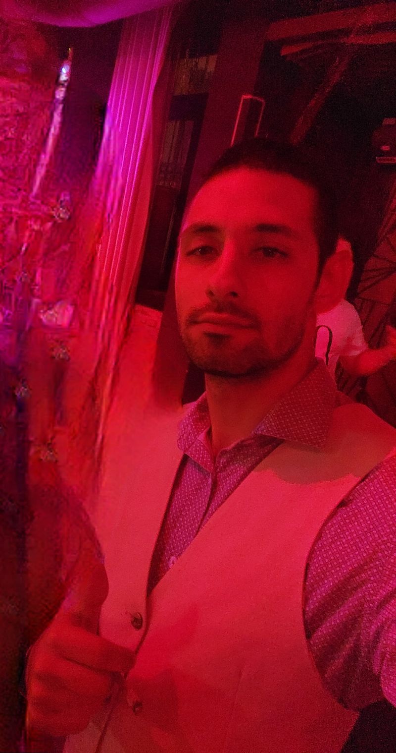 Andreas, 24