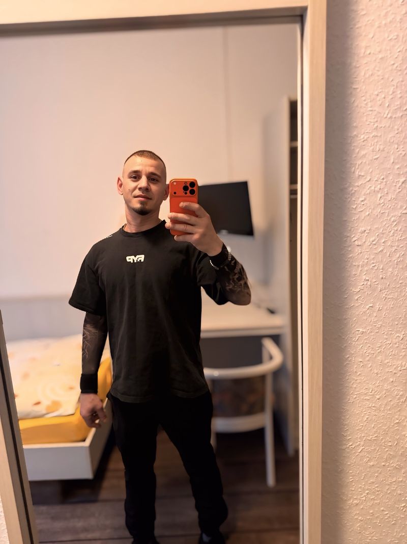 Damian, 36