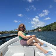Lesly, 51