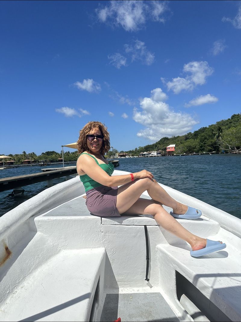 Lesly, 51
