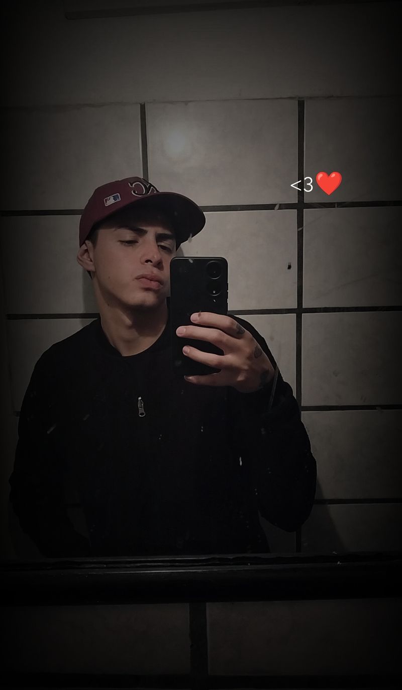 Luis, 24