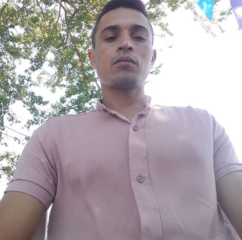 Andrés, 29