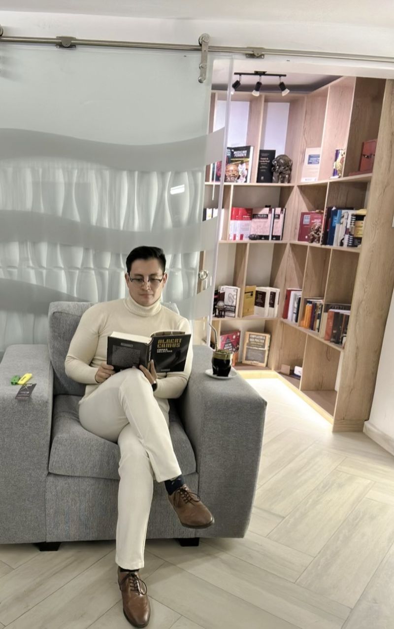 Isra, 32