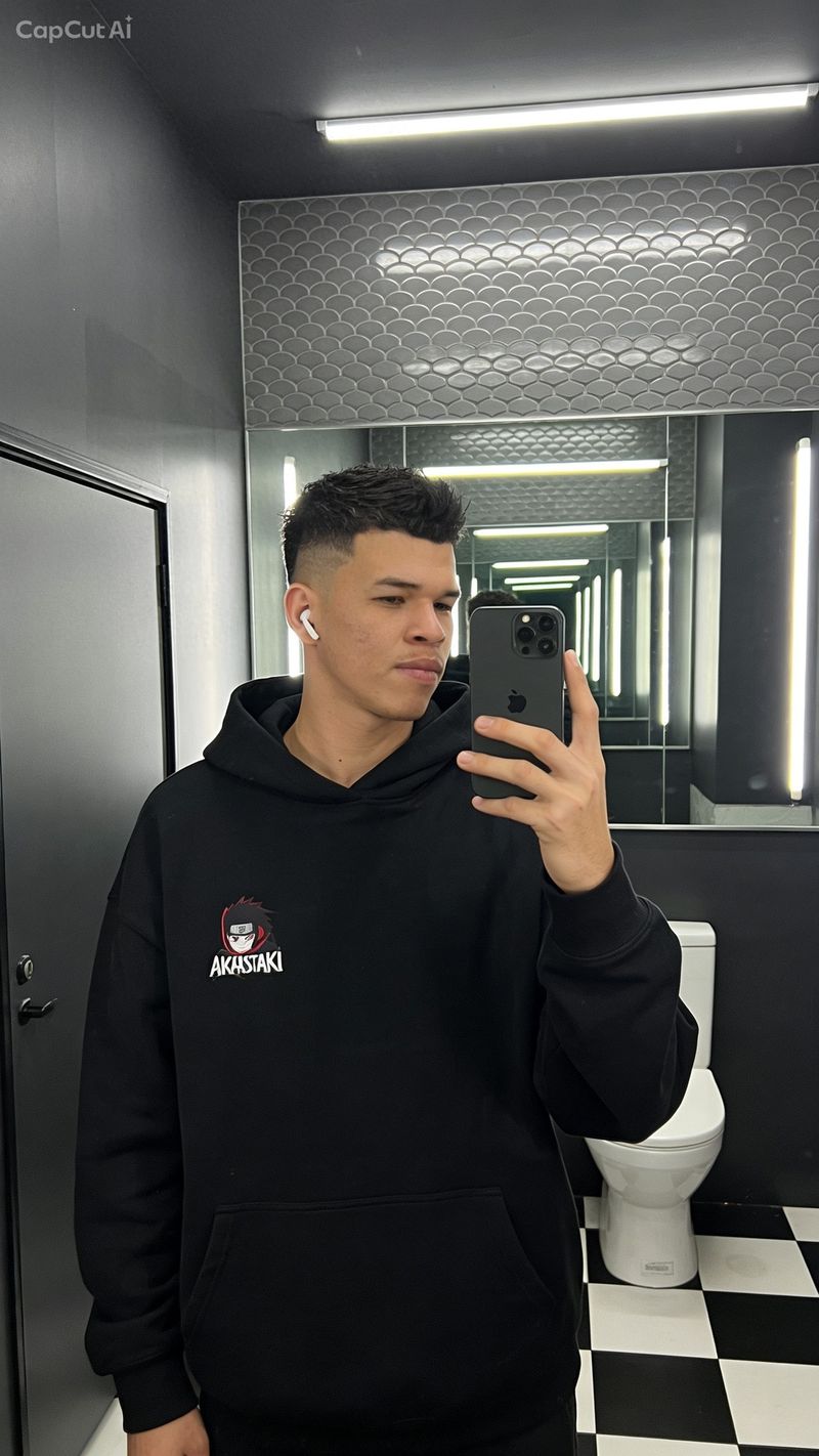 Antonio, 21