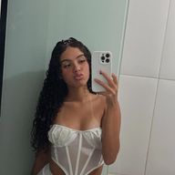 Brenda Oliveira, 22