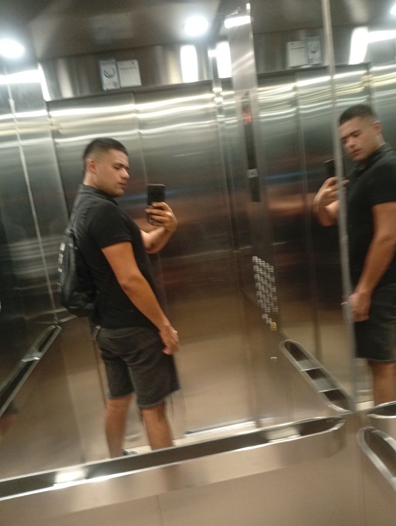 Alejandro, 24