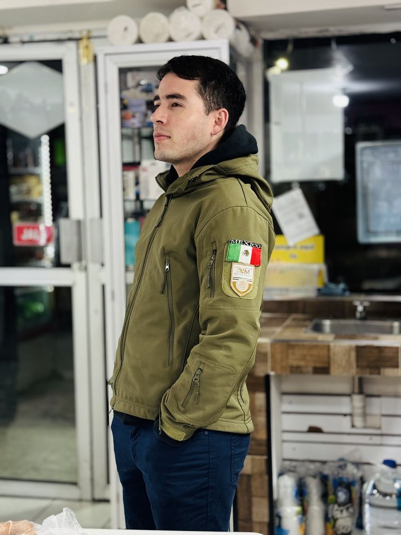 Sebas, 24