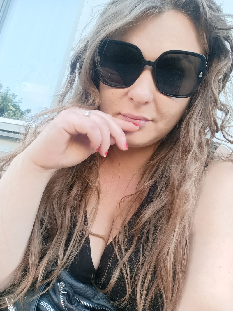 Kinga, 29
