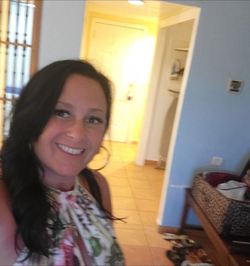 Dominique, 49