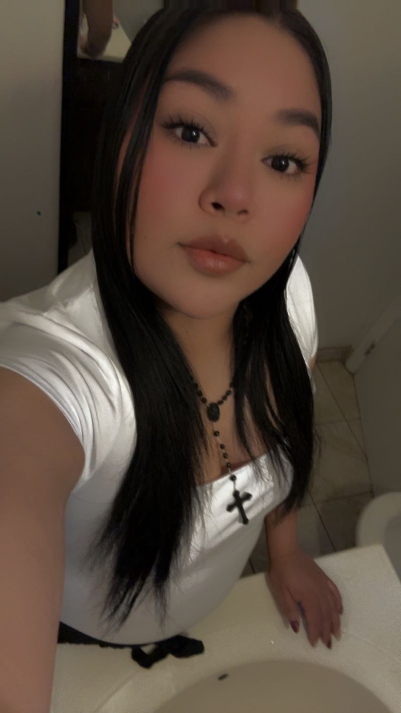 Yesenia, 33