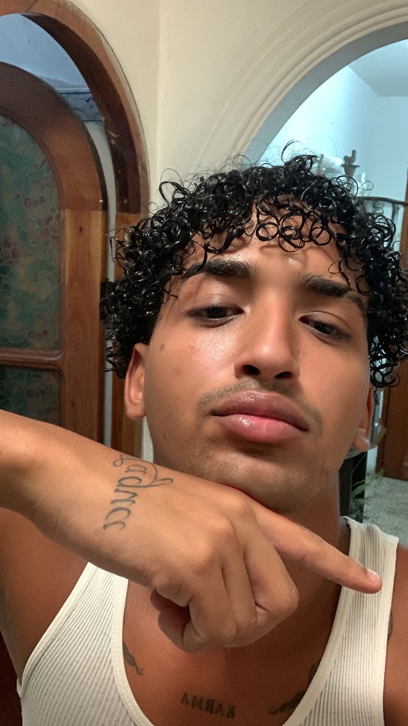 Alejandro, 26