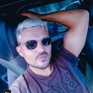 Nicolás, 33