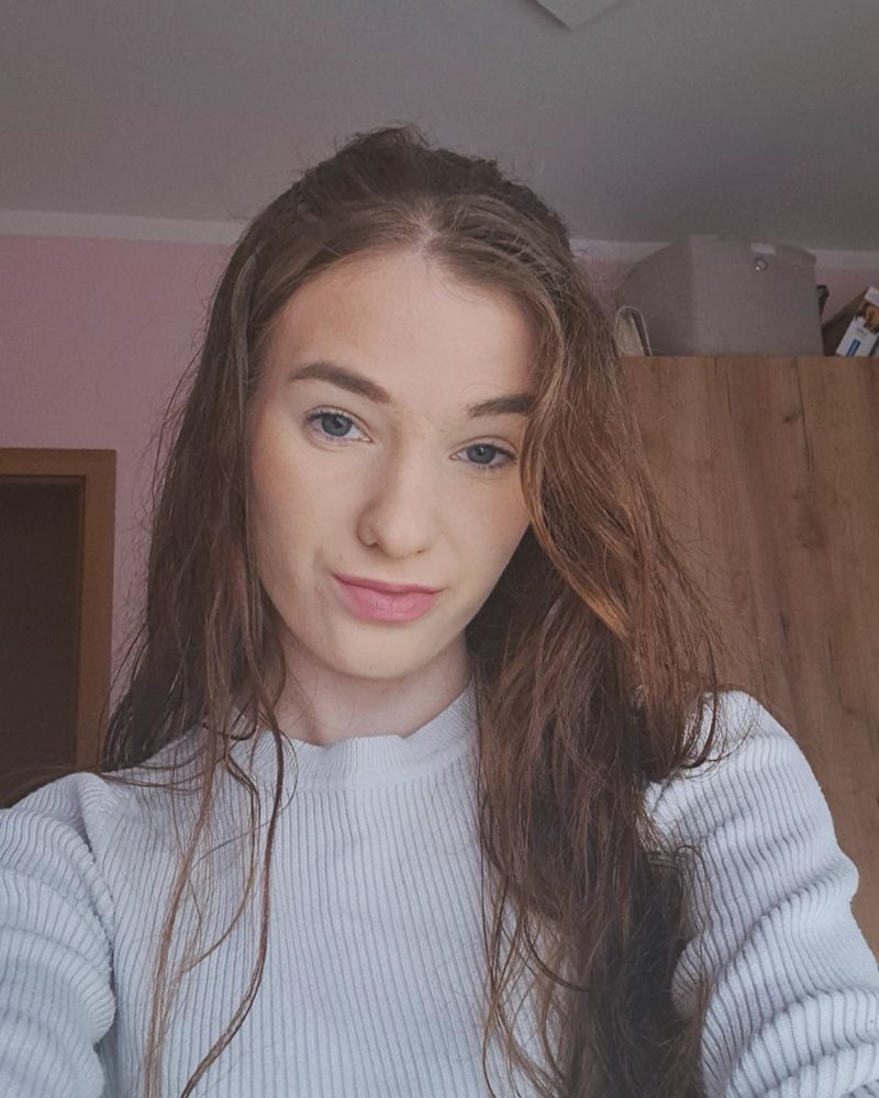 Natalia, 19