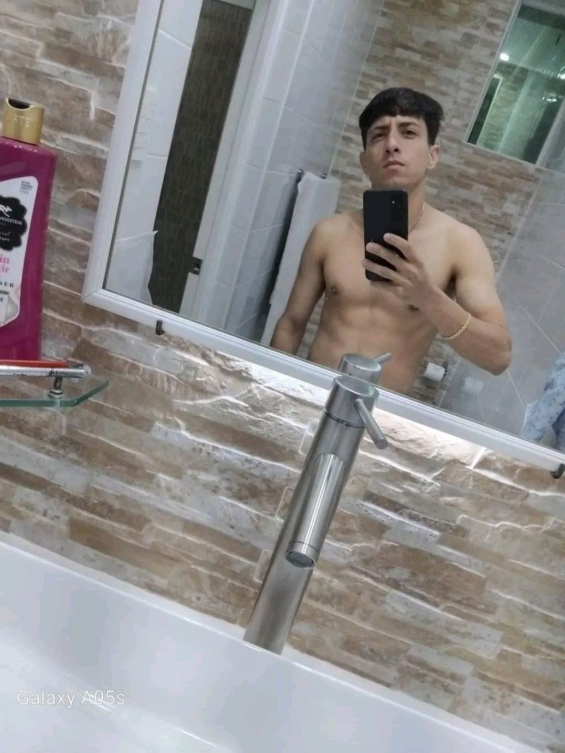 Tito, 23