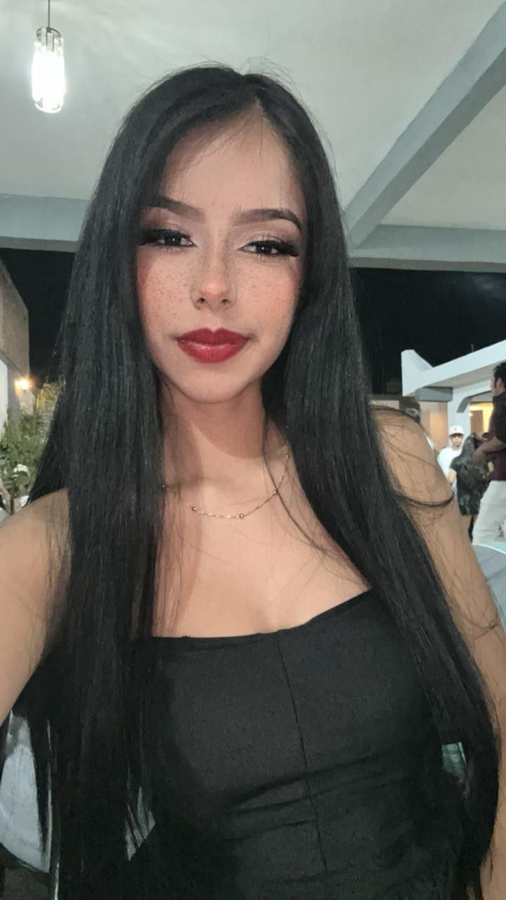 Samantha, 20