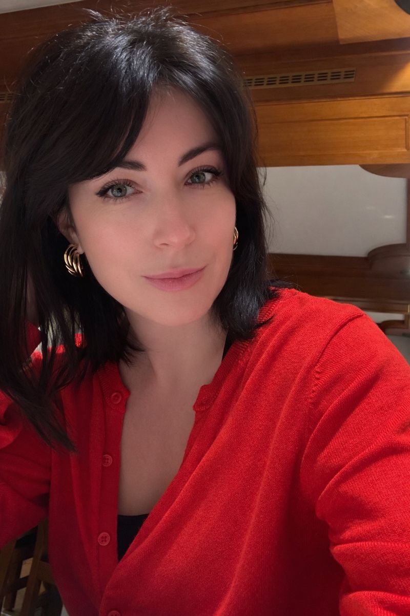 Anna, 33