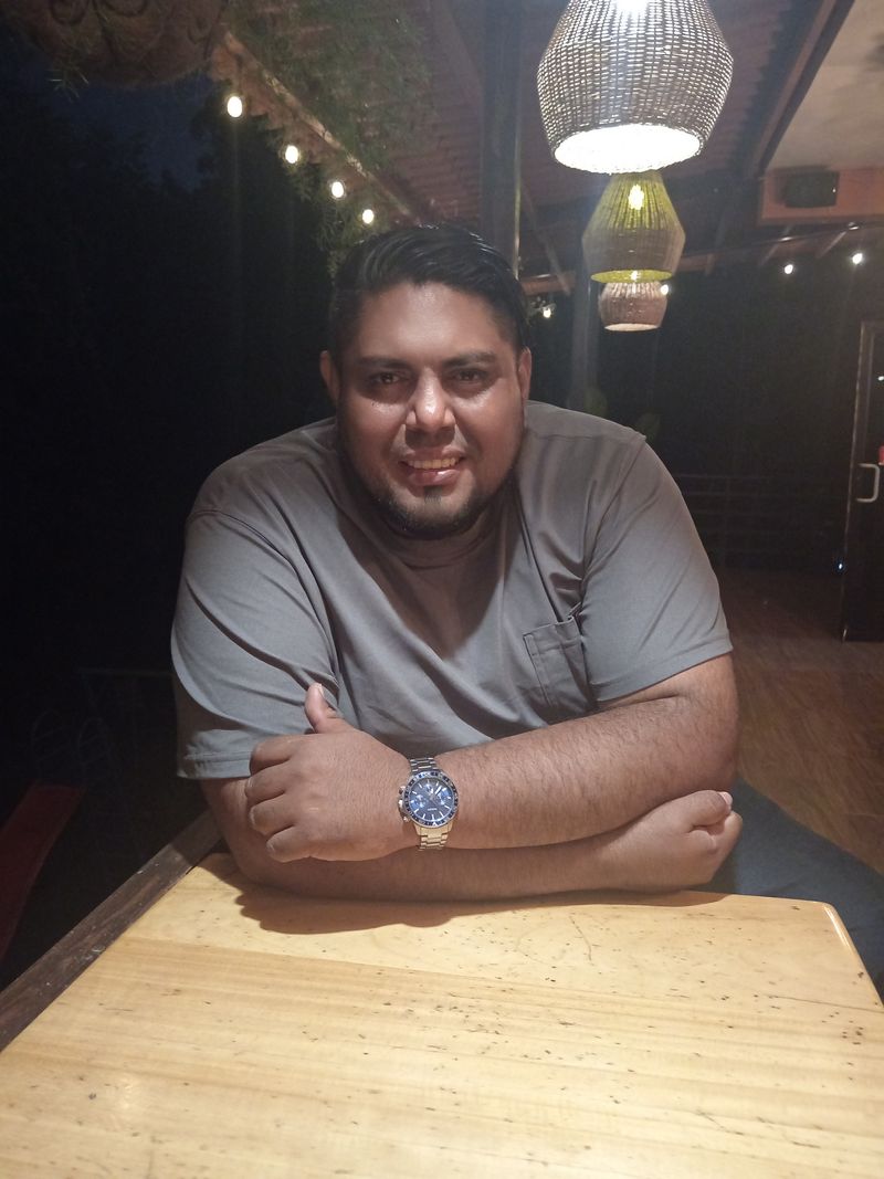 Manuel, 37