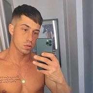 Alejandro, 32