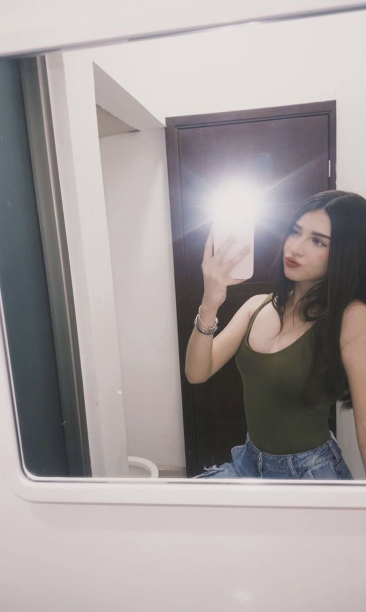 Luisa, 33
