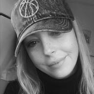Nuria, 48