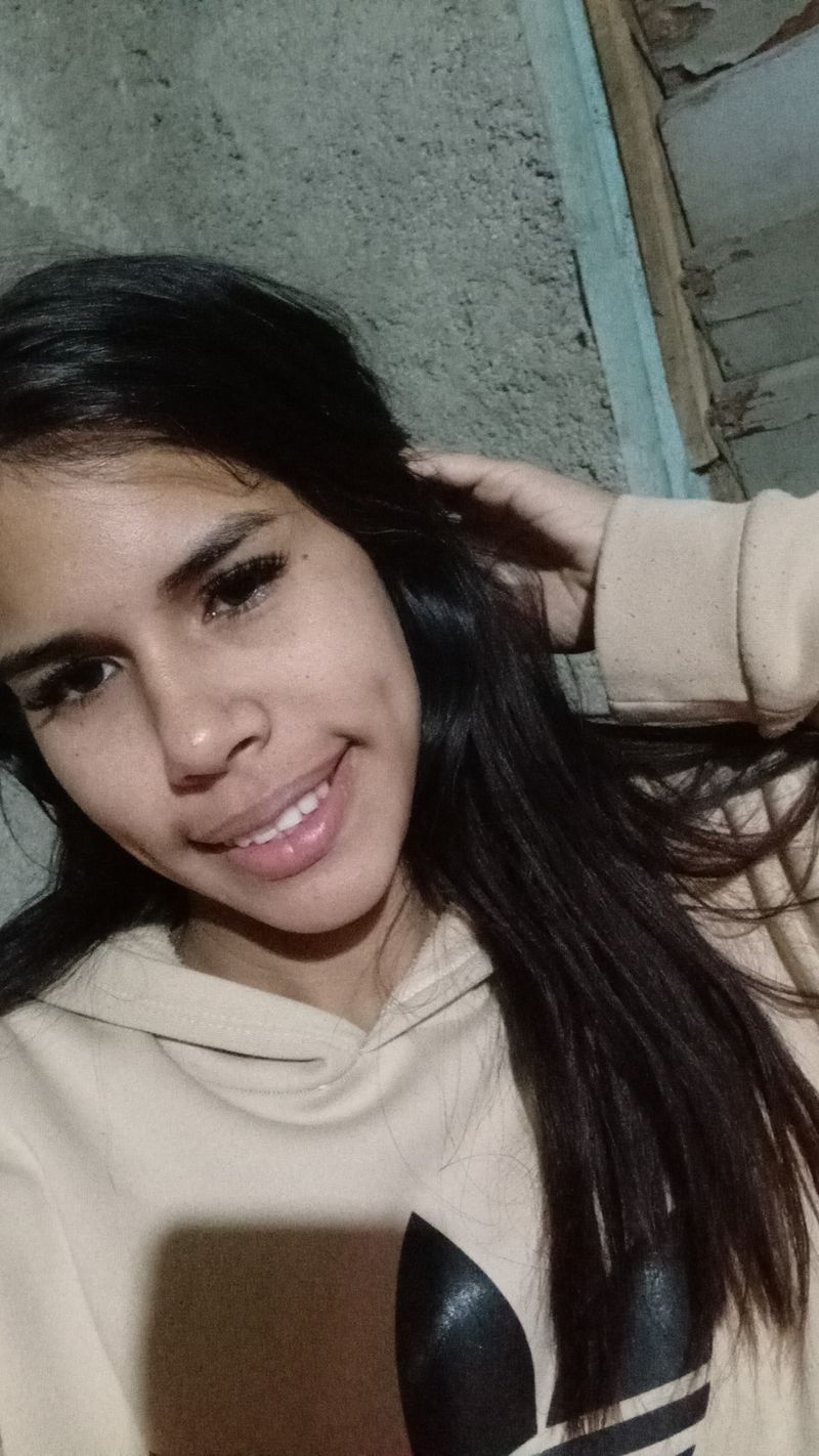 Adriana, 25