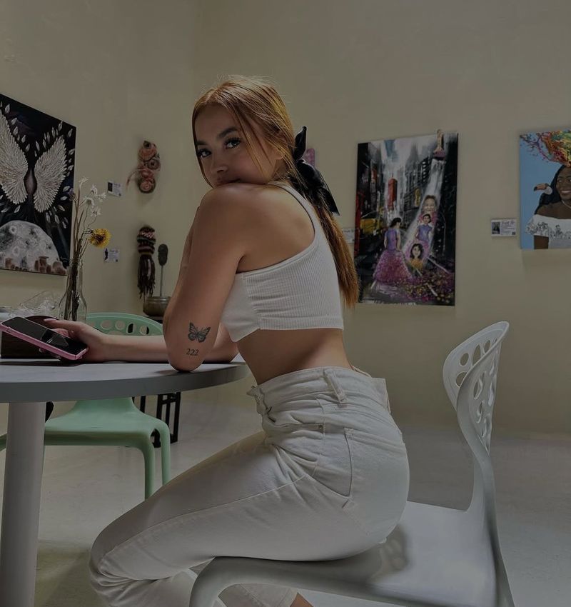 Daniela, 21