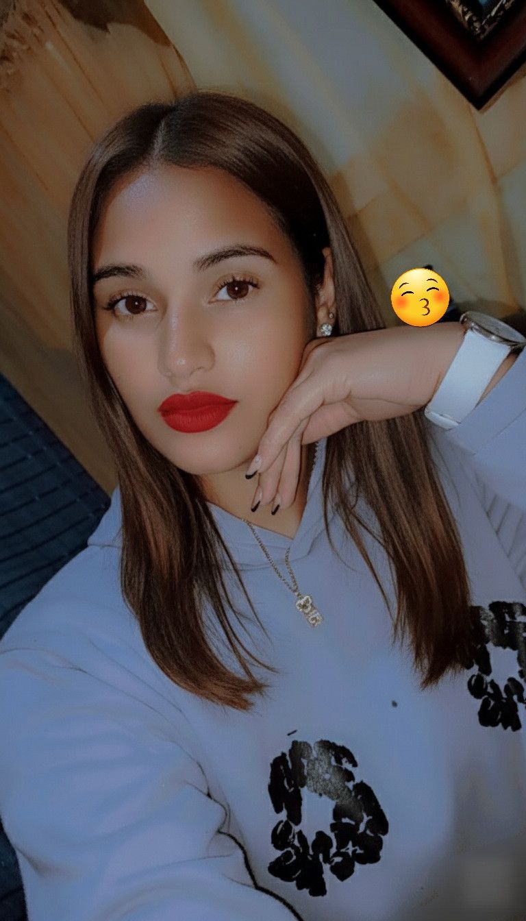 Emely, 26